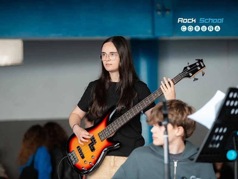 Rock School Coruña clases de bajo